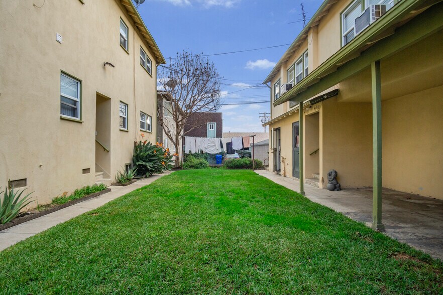 More Photos Of 4123 Ocean View Blvd, Montrose Apartments For Sale