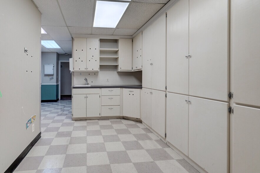 More Photos Of 3100 S Elm Pl, Broken Arrow Medical For Lease