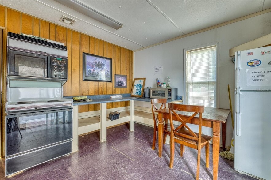 More Photos Of 1330 US 17, Seville Warehouse For Sale