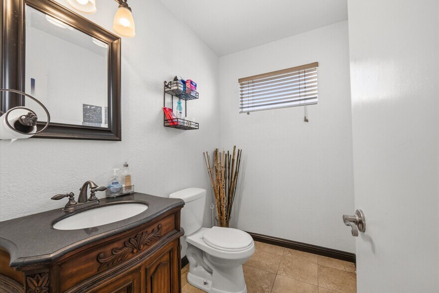 More Photos Of 2818 W Northern Ave, Phoenix Office For Sale