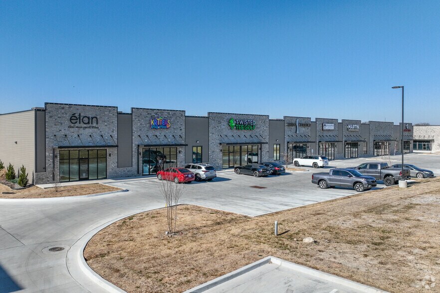 More Photos Of 314 E 5th Ave, Owasso Unknown For Lease