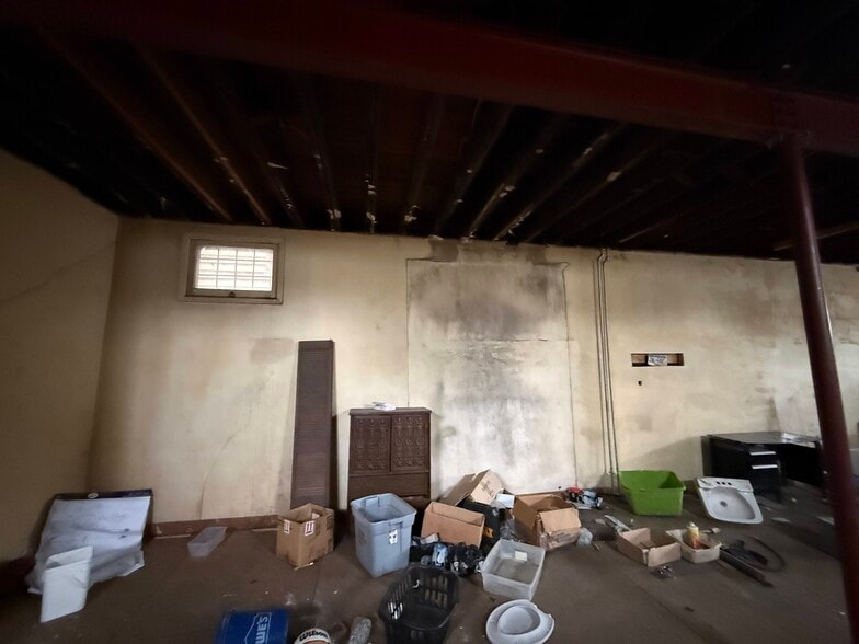 More Photos Of 836 S Mill St, New Castle Storefront Retail Residential For Sale