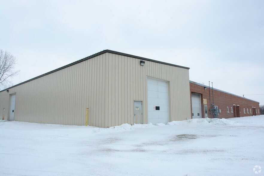 More Photos Of 1912 Columbus St, Two Rivers Manufacturing For Sale