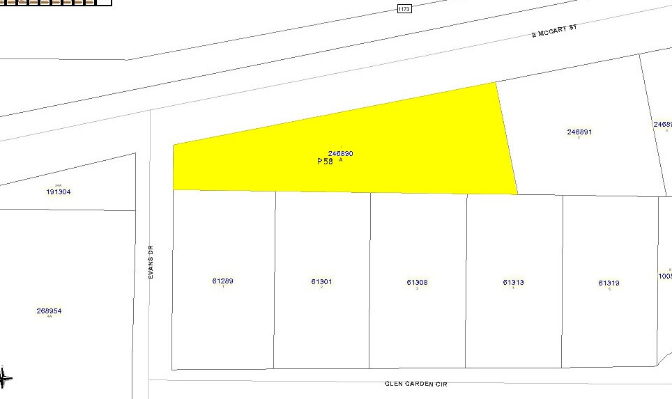 More Photos Of 900 E McCart St, Krum Unknown For Lease