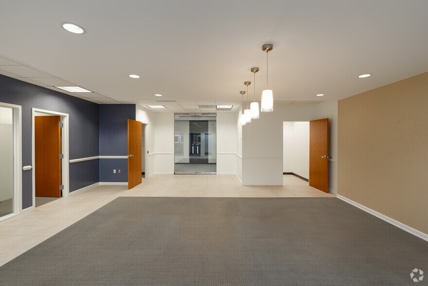 More Photos Of 7501 Boulder View Dr, North Chesterfield Unknown For Lease