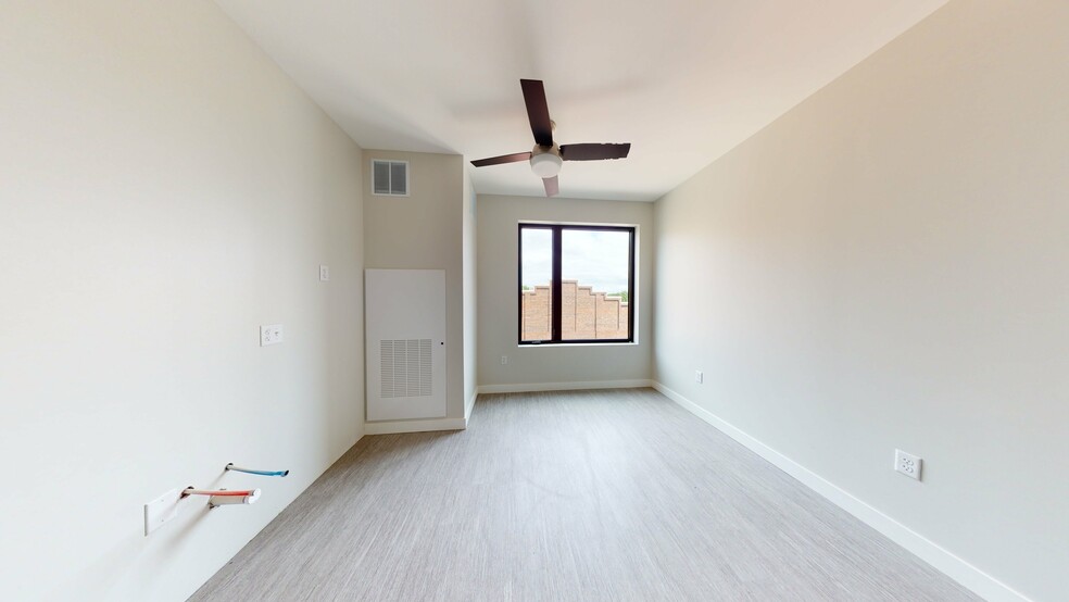More Photos Of 2530 University Ave, Des Moines Apartments For Lease