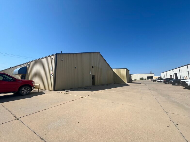 More Photos Of 2710 W Pawnee St, Wichita Manufacturing For Sale
