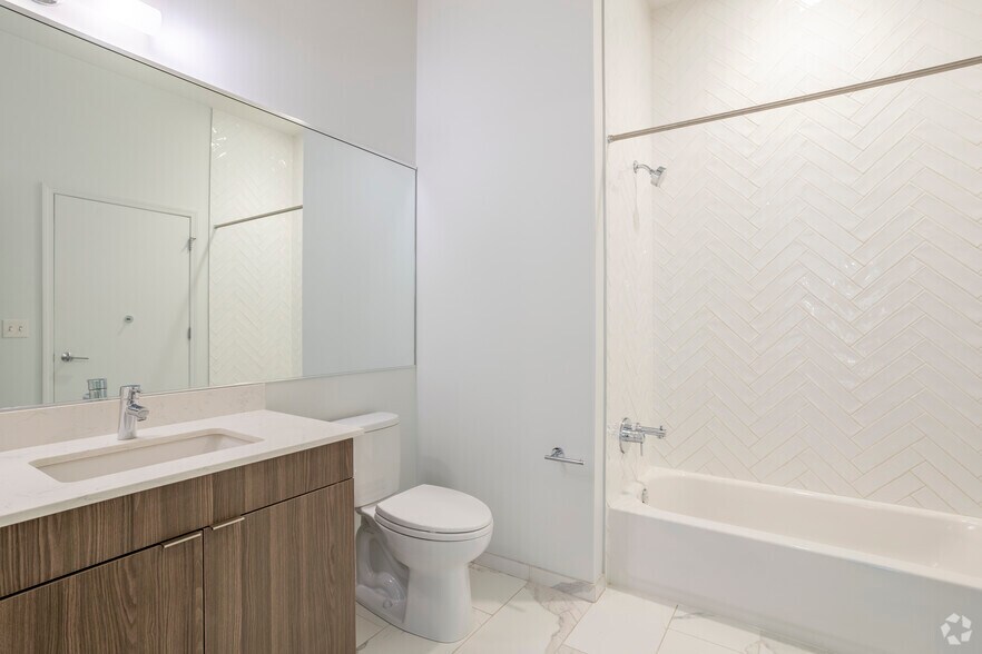 More Photos Of 1133 South Blvd, Oak Park Apartments For Lease