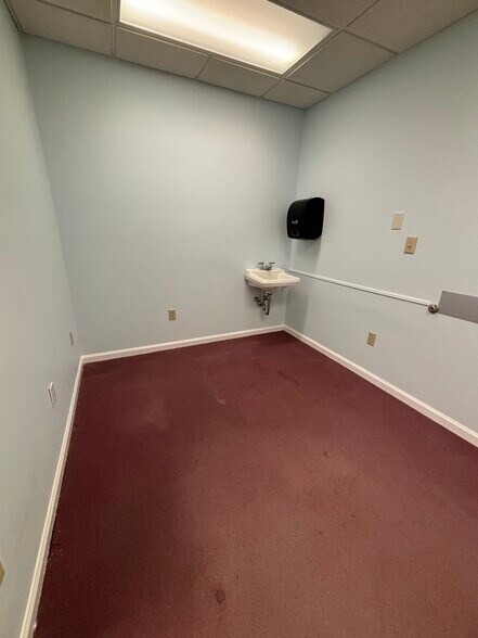 More Photos Of 1789 Us-9, Clifton Park Storefront Retail Office For Lease