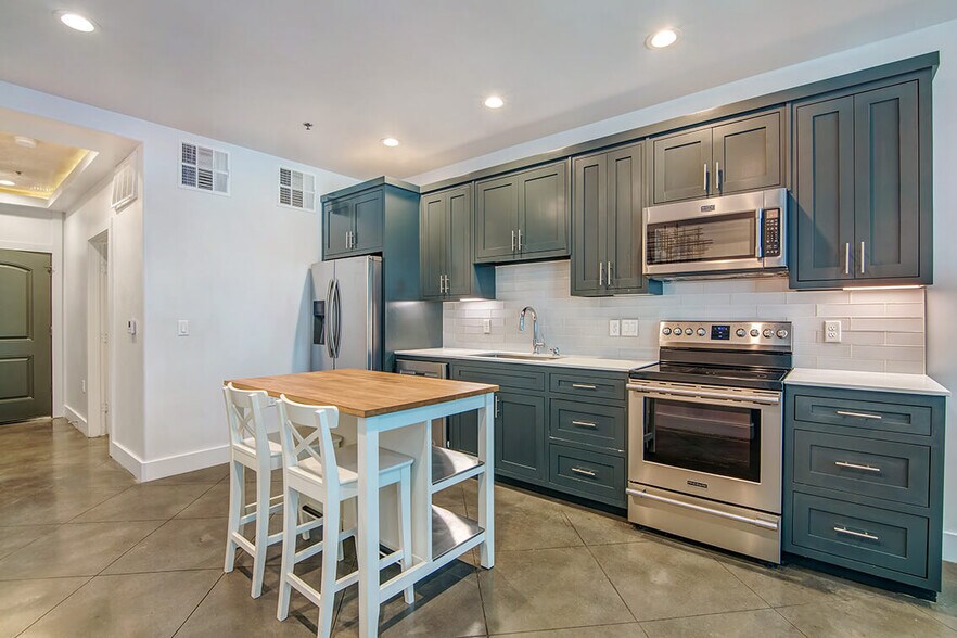 More Photos Of 404 Industrial St, Denton Apartments For Sale