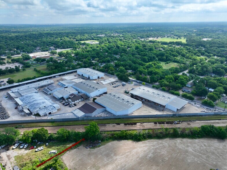 More Photos Of 301 Pleasant Dr, Dallas Warehouse For Lease
