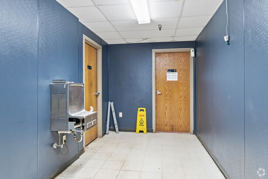 More Photos Of 3640 Delaware Ave, Tonawanda Supermarket For Sale