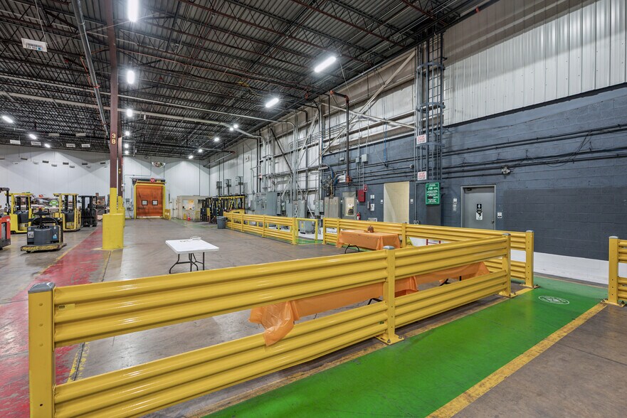 More Photos Of 7300 Santa Fe Dr, Hodgkins Distribution For Lease