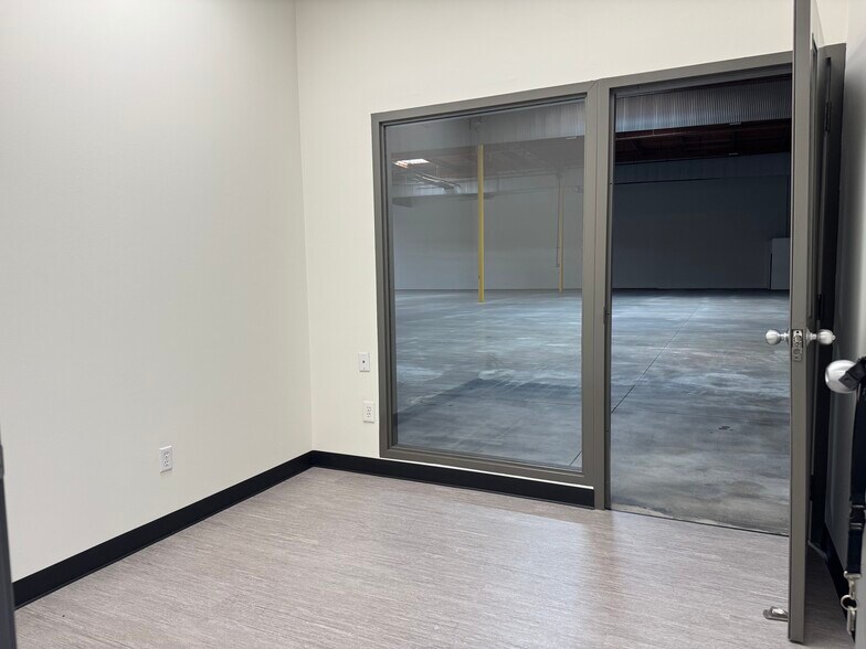 More Photos Of 15050-15066 Shoemaker Ave, Santa Fe Springs Distribution For Lease