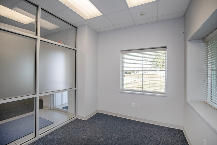 More Photos Of 1201 Butler Rd, League City Warehouse For Lease