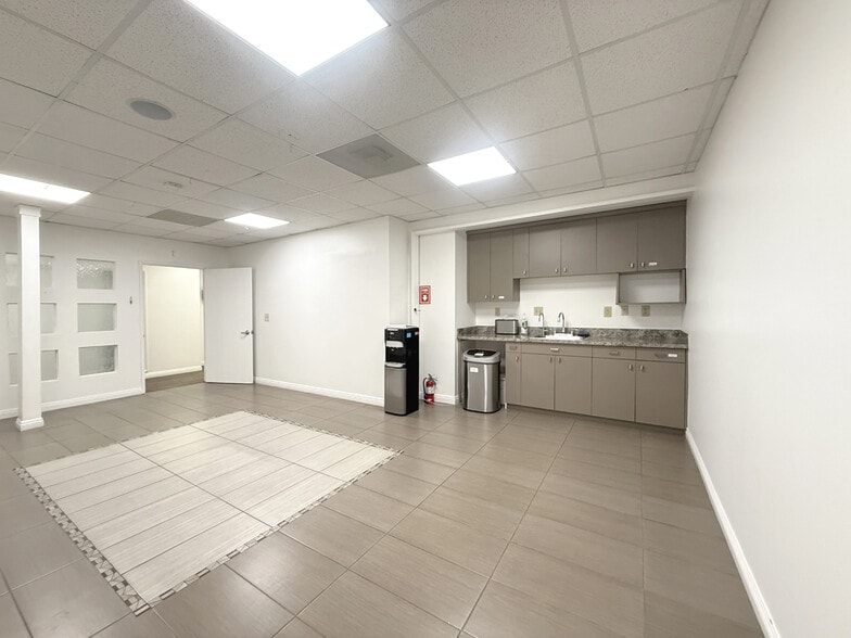 More Photos Of 248-250 E Rowland St, Covina Office For Lease