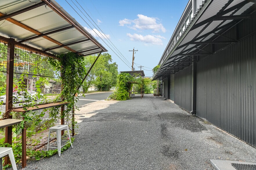More Photos Of 3700 Thompson St, Austin Loft Creative Space For Lease