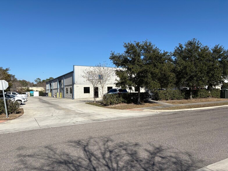 More Photos Of 3818 Caboose Pl, Sanford Warehouse For Lease
