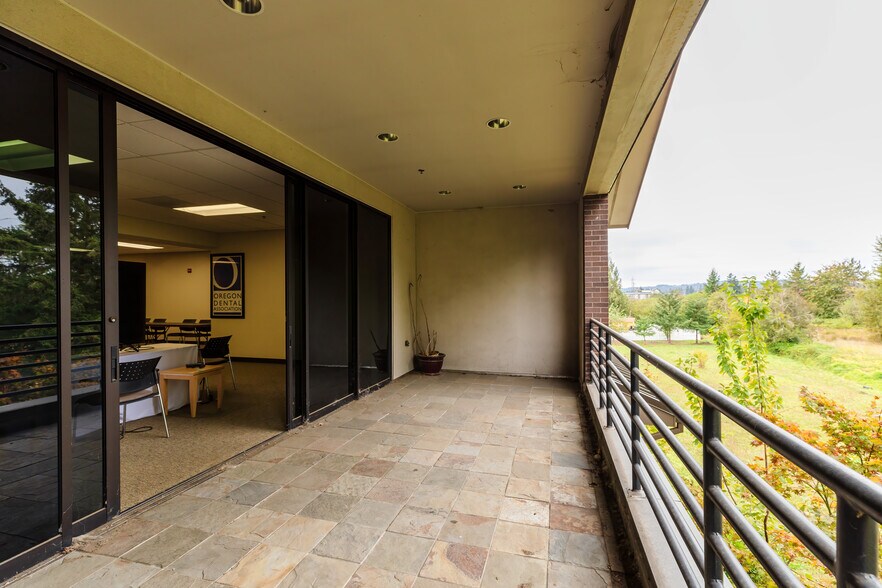 More Photos Of 8699 SW Sun Pl, Wilsonville Office For Sale