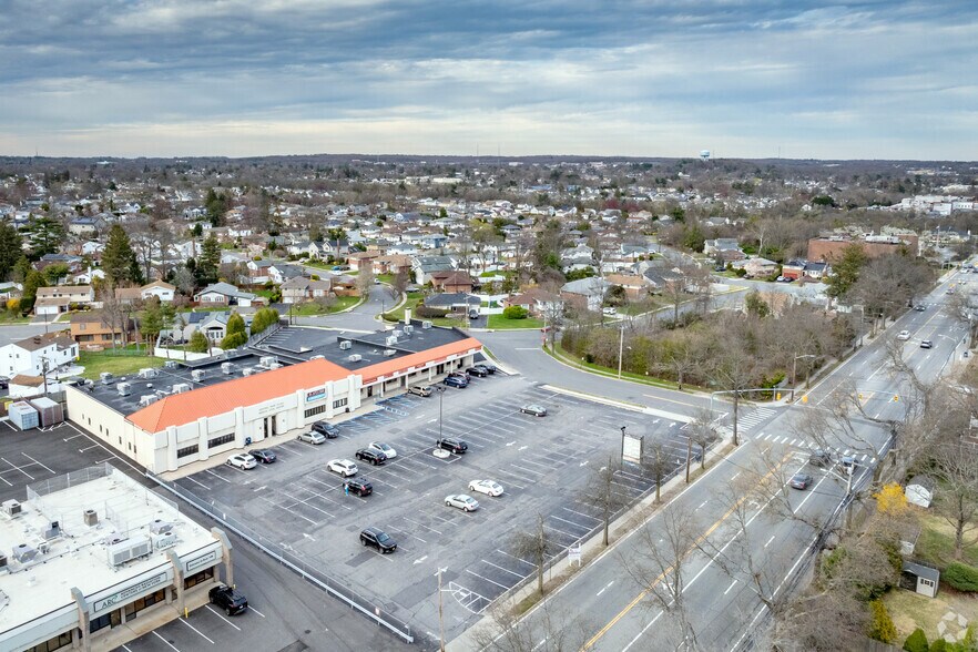 More Photos Of 700-760 Old Country Rd, Plainview Medical For Sale
