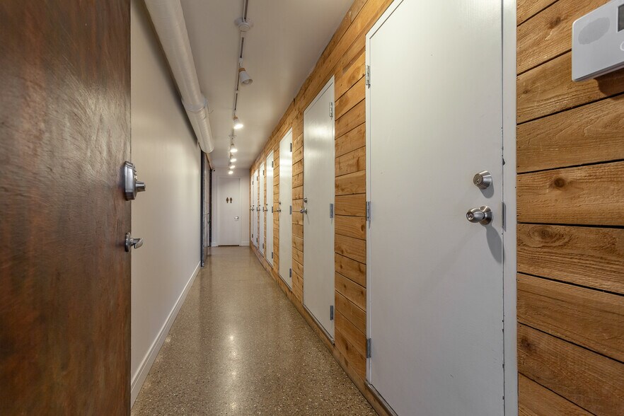 More Photos Of 2425 W 14th St, Chicago Loft Creative Space For Lease