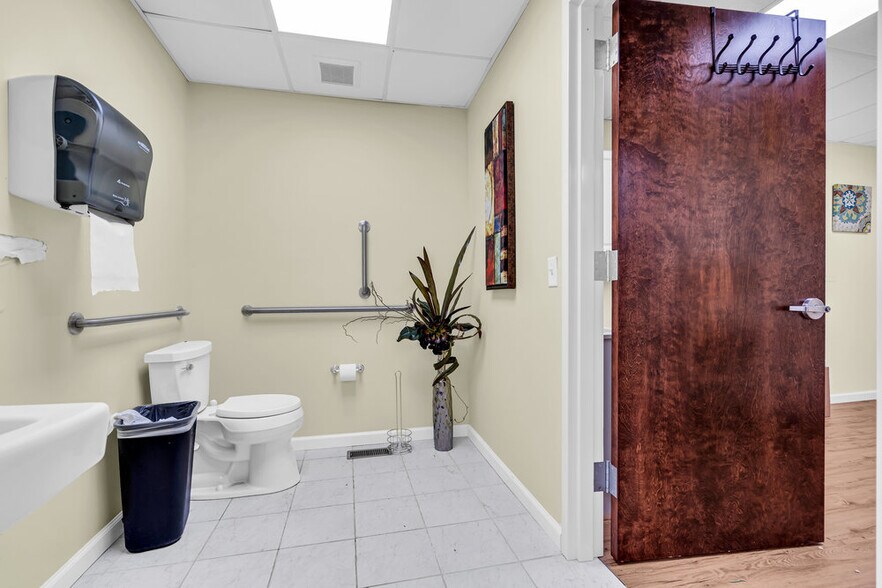 More Photos Of 75 Lacey Rd, Whiting Medical For Lease