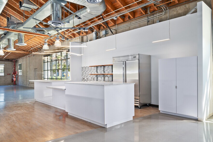 More Photos Of 10567 Jefferson Blvd, Culver City Loft Creative Space For Lease
