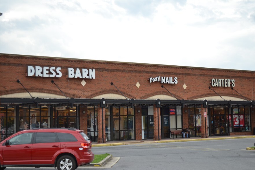 More Photos Of 1001 Market St, Dalton General Retail For Lease