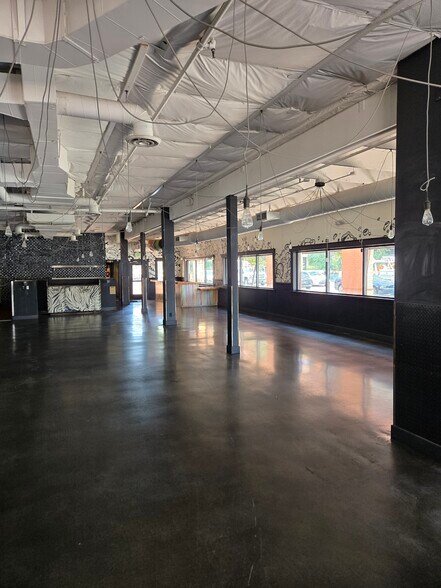 More Photos Of 4 E University Dr, Tempe Restaurant For Lease