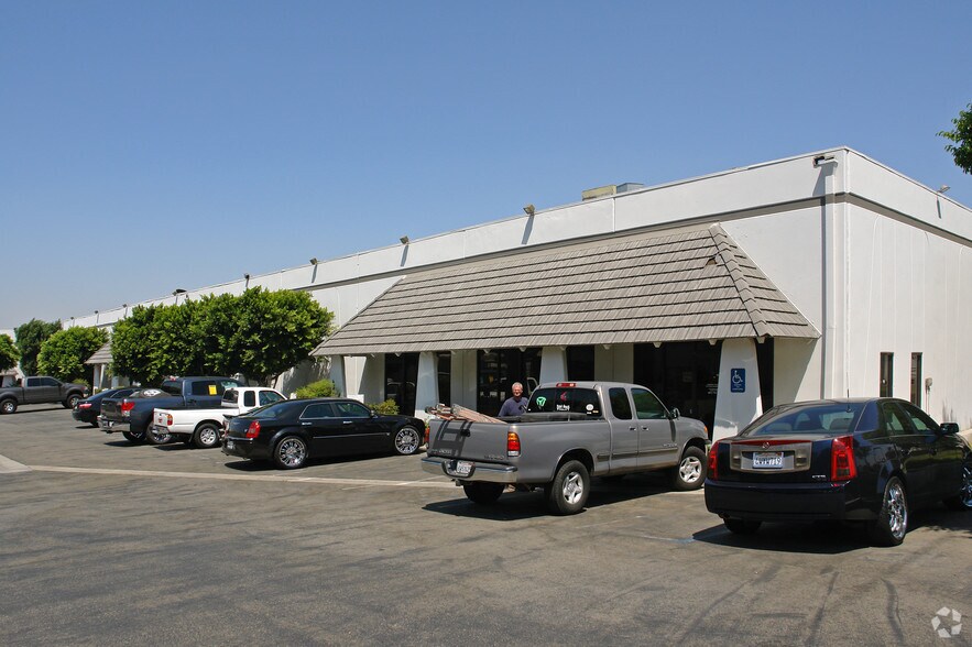 More Photos Of 1215 W Pomona Rd, Corona Light Manufacturing For Lease