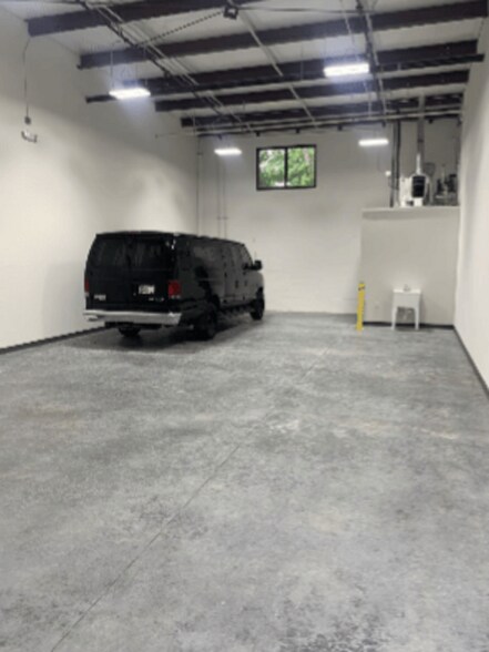 More Photos Of 2550 Atlanta Highway Hwy, Cumming Flex For Lease