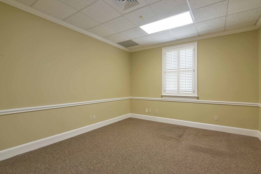 More Photos Of 204 N Westover Blvd, Albany Office For Sale