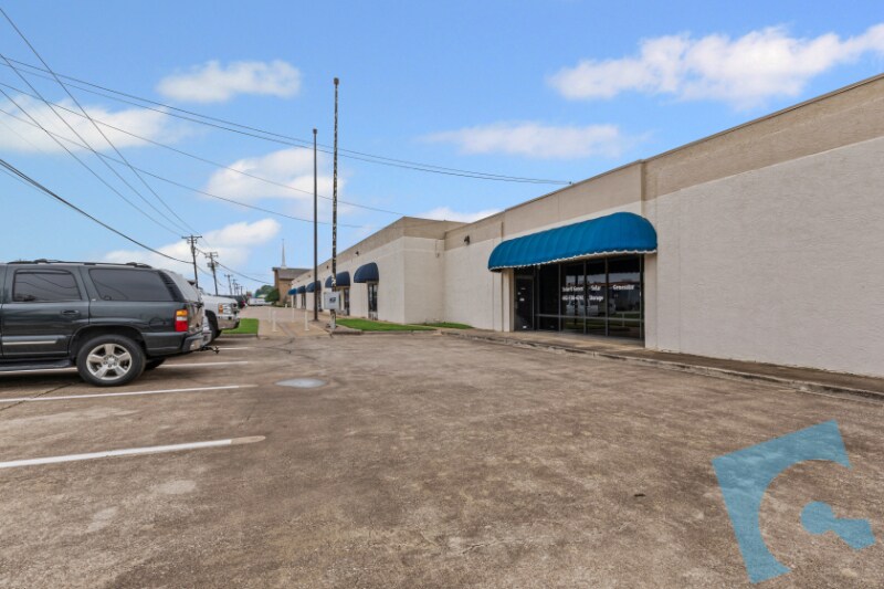 More Photos Of 732-750 W Hurst Blvd, Hurst Flex For Lease