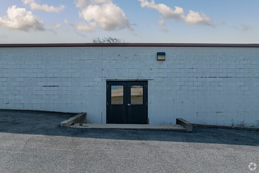 More Photos Of 4700 N University St, Peoria Freestanding For Sale