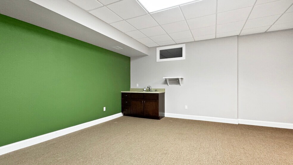 More Photos Of 117 N Mitchell St, Cadillac Medical For Lease