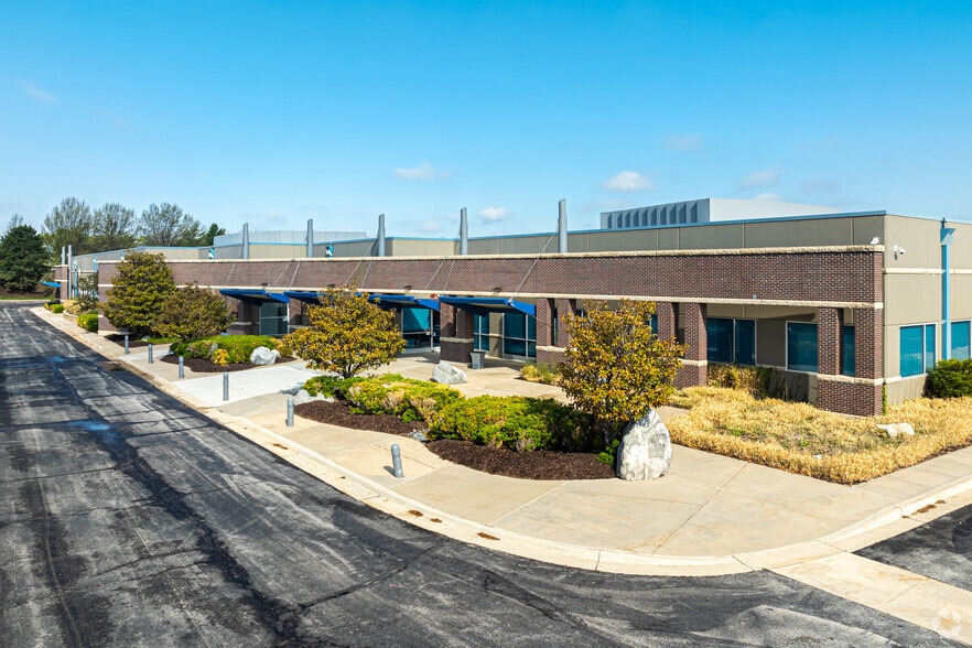 Primary Photo Of 17300-17330 W 119th St, Olathe Flex For Lease