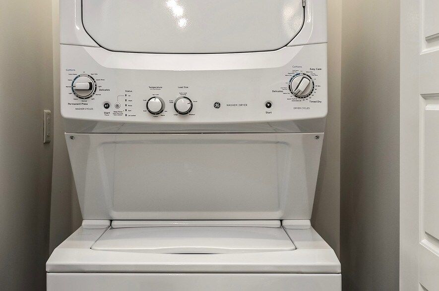 More Photos Of 1415 Cuming St NE, Omaha Apartments For Lease