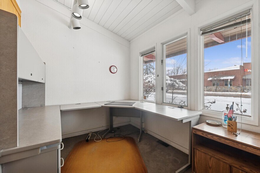 More Photos Of 327 Spokane Ave, Whitefish Flex For Sale