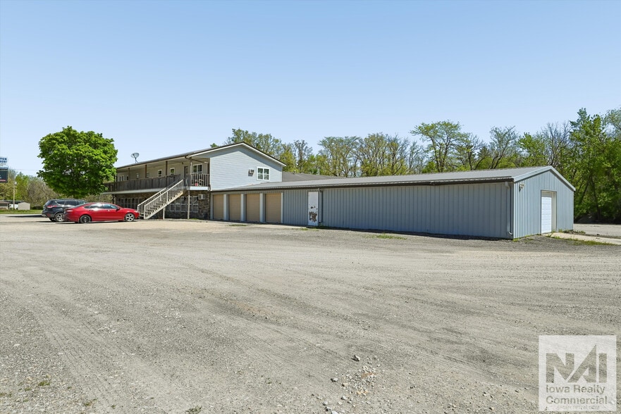 More Photos Of 520 Franklin St, Center Point Industrial For Sale