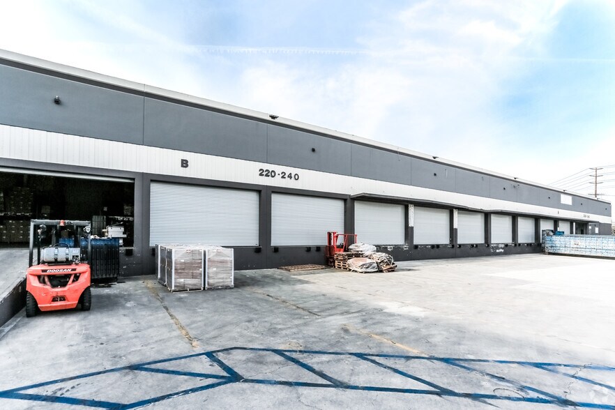 More Photos Of 220-240 W Ivy Ave, Inglewood Truck Terminal For Lease
