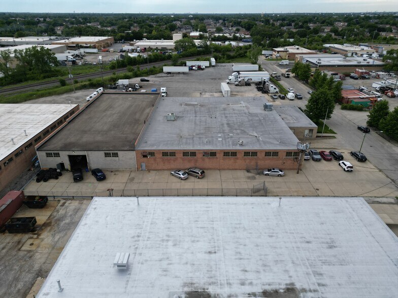 More Photos Of 6100 S New England Ave, Chicago Manufacturing For Lease