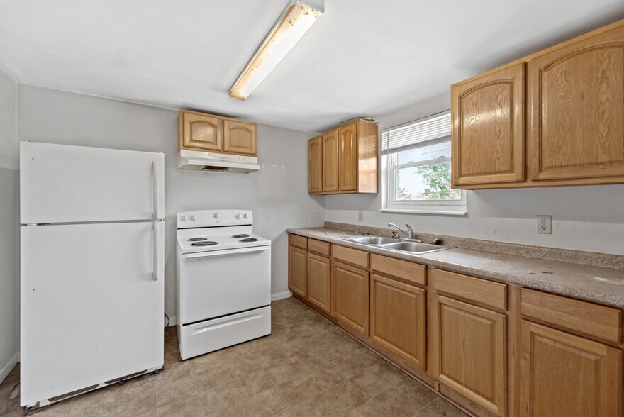 More Photos Of 305 Boone St, Strawberry Plains Apartments For Sale