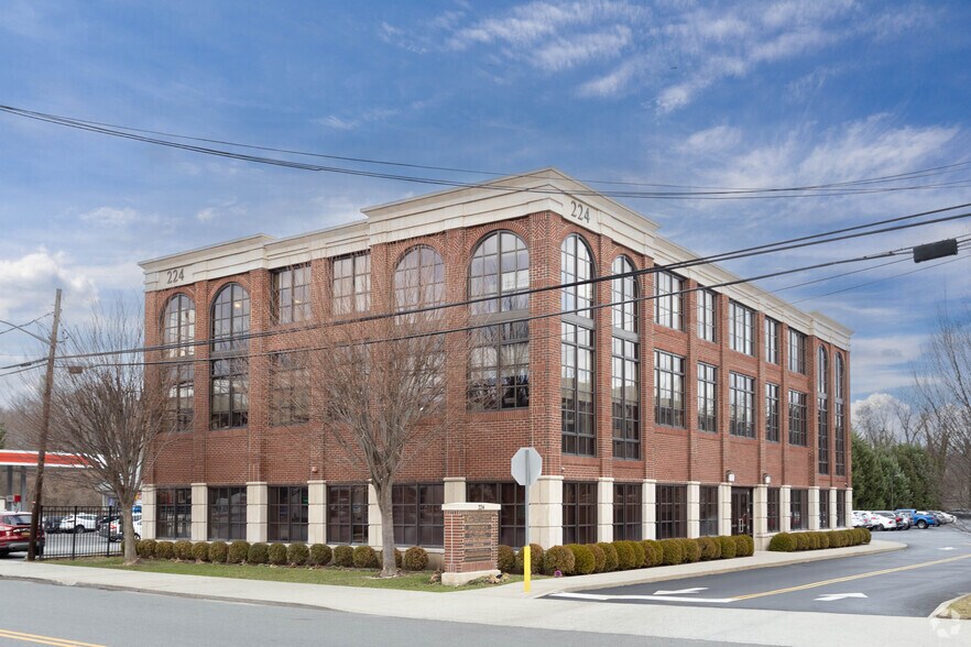 More Photos Of 224 Wall St, Huntington Loft Creative Space For Lease