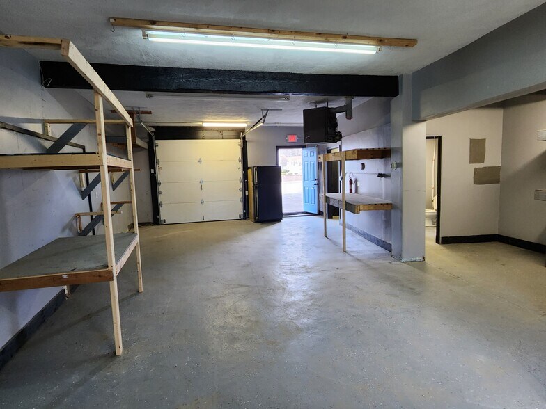 More Photos Of 1084 W Shore Rd, Warwick Garden Center For Lease