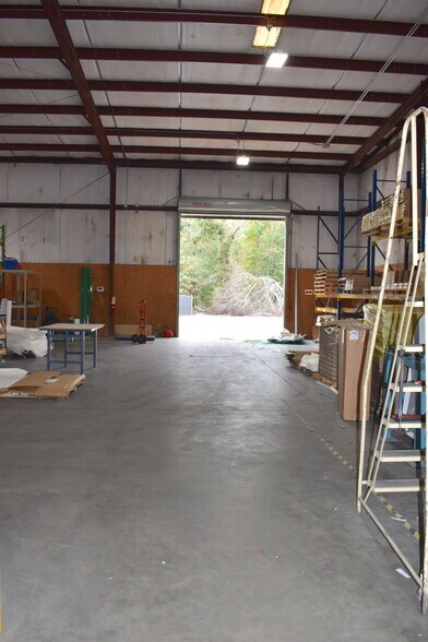 More Photos Of 6975 Flat Rock Rd, Midland Office For Lease