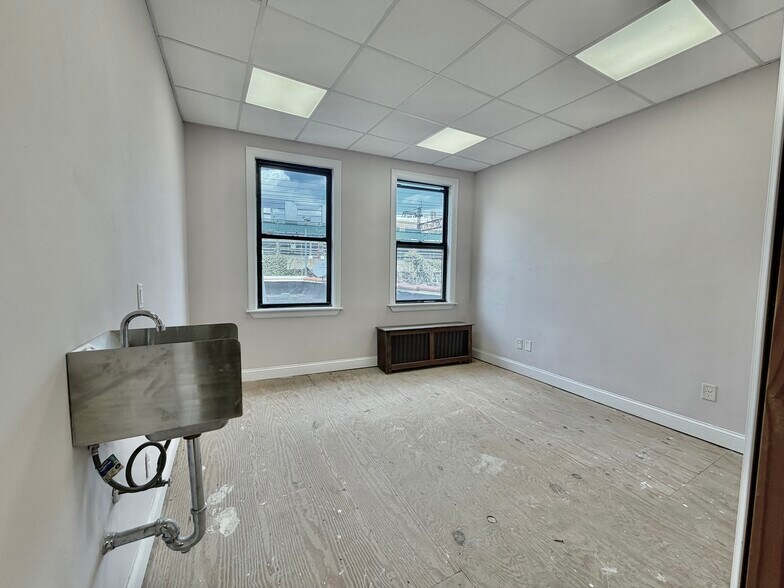 More Photos Of 101-109 Westchester Ave, Port Chester Storefront Retail Office For Lease