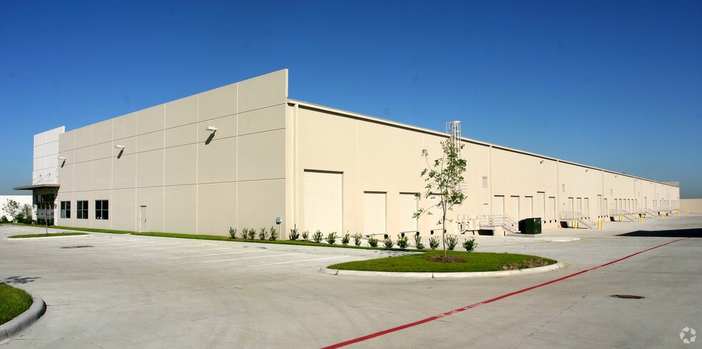 More Photos Of 1444 N Cockrell Hill Rd, Dallas Warehouse For Lease