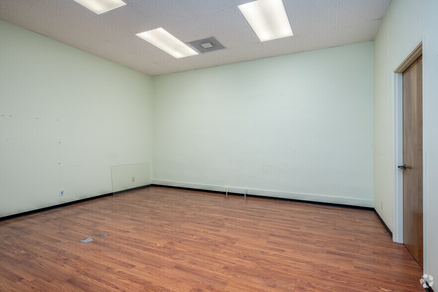 More Photos Of 119 N Butte St, Willows Loft Creative Space For Sale