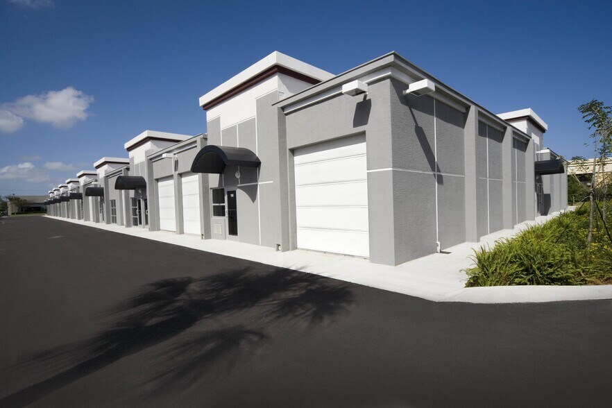 More Photos Of 1020 Holland Dr, Boca Raton Warehouse For Lease