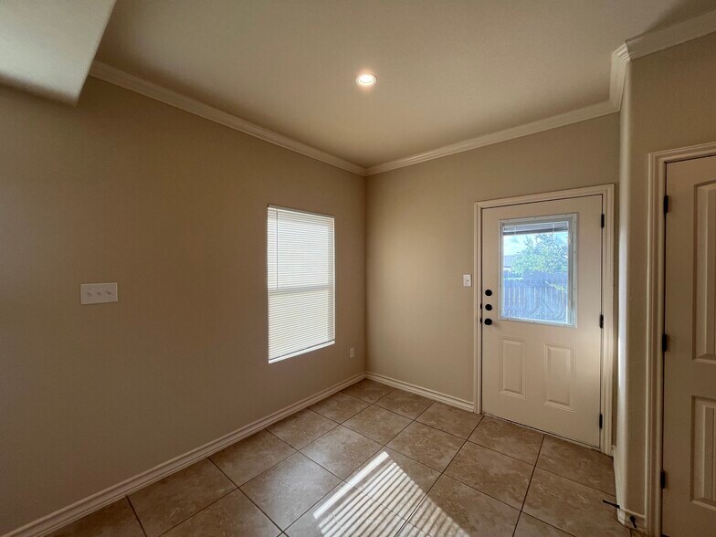 More Photos Of 7002 Donovan Way, San Antonio Apartments For Sale